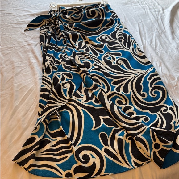 Zara Abstract Blue and Black Wrap Skirt - Picture 2 of 5